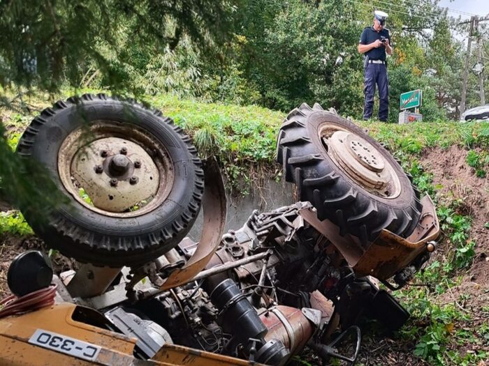 kpp łosice, wywrócony ciągnik, pijany traktorzysta, zdarzenie drogowe