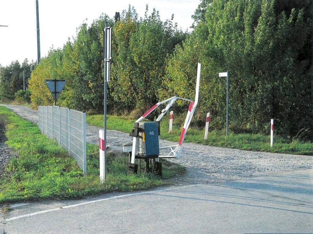 kpp jędrzejów, przejazd kolejowy, rogatki, rogatka, uszkodzenie, ciągnik, traktorzysta, pijany traktorzysta