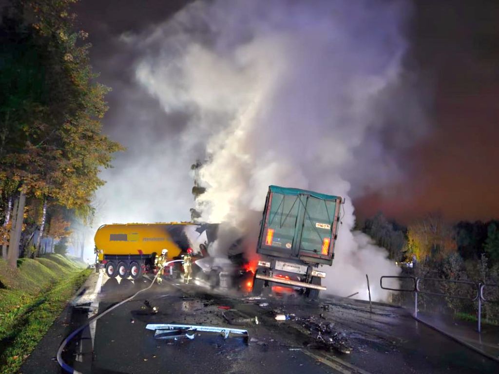 kpp grójec, kp psp grójec, wypadek, zdarzenie drogowe, zderzenie, pożar, ciężarówki, śmierć