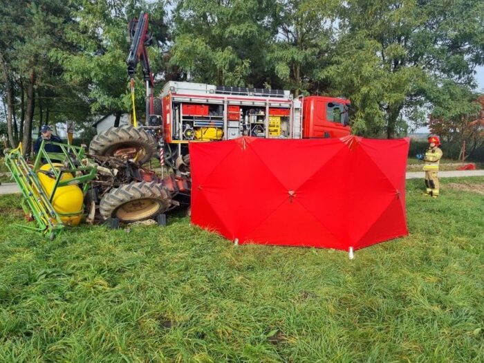 kwp kielce, wypadek, prace polowe, przygnieciony traktorzysta, wywrócony ciągnik, śmierć traktorzysty, zgon