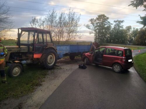 kp psp dąbrowa tarnowska, kpp przasnysz, wypadek, zdarzenie drogowe, kolizja, auto, ciągnik