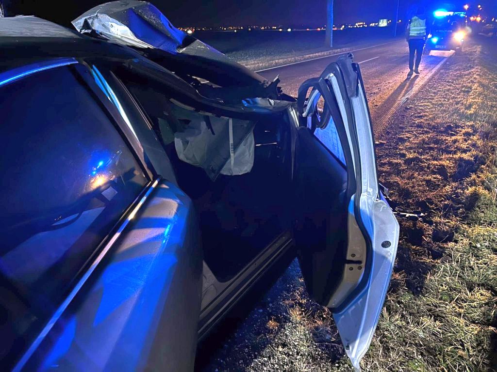 kpp żnin, wypadek, zdarzenie drogowe, zderzenie, ciągnik, rozrzutnik, auto, osobówka