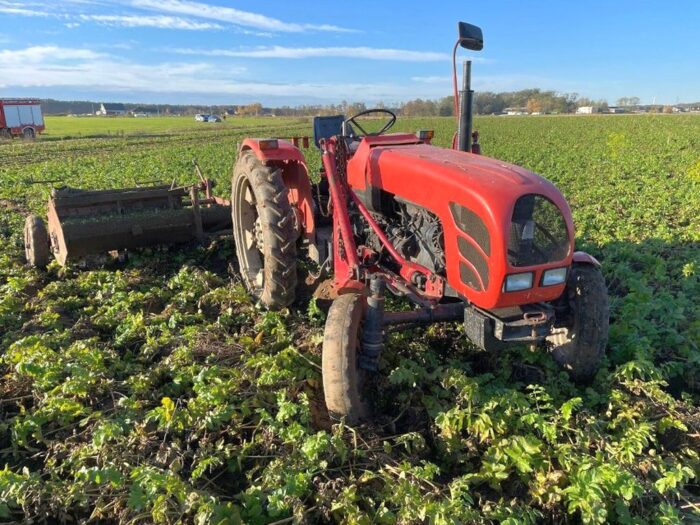 kp psp grodzisk wielkopolski, kpp grodzisk wielkopolski, wypadek, ciągnik, przejechany, ranny traktorzysta, prace polowe