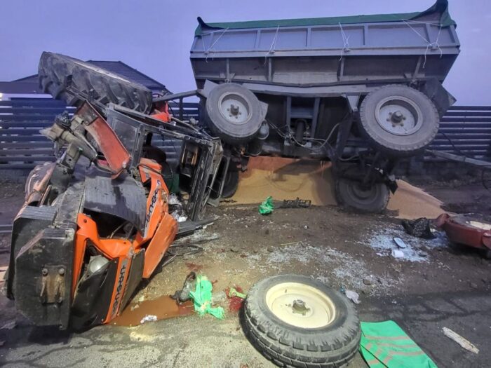 kpp inowrocław, kp psp inowrocław, wypadek, zdarzenie drogowe, zderzenie, ciągnik, przyczepy, auto, ranni