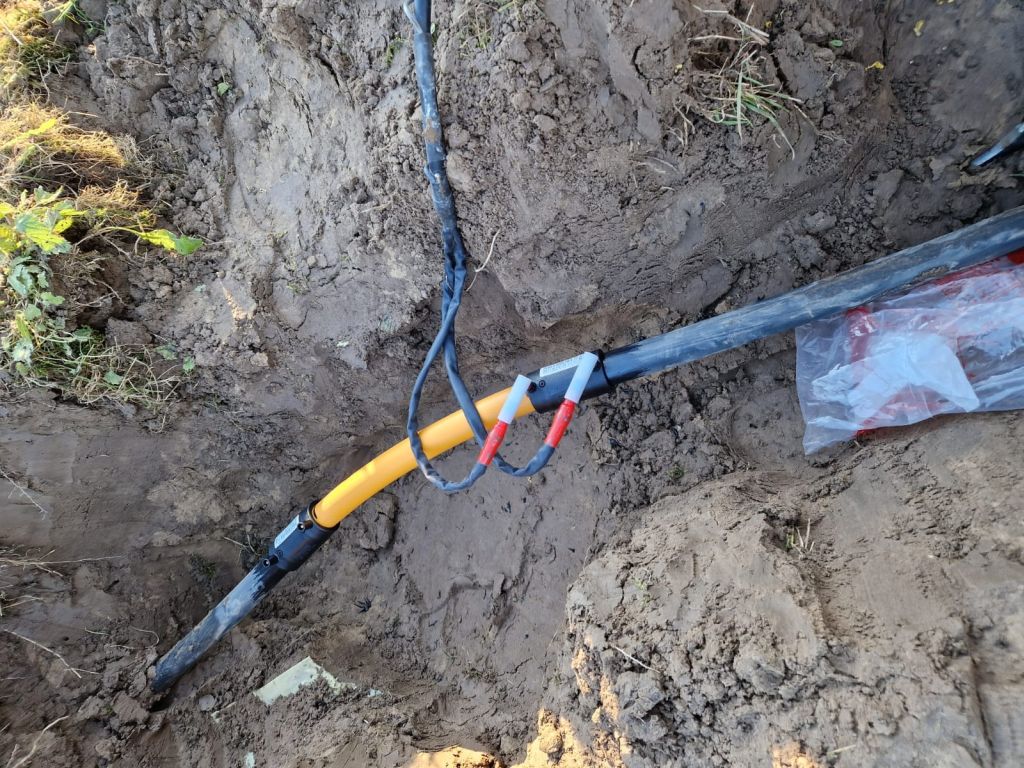 km psp zamość, prace polowe, orka, pole, uszkodzenie, rura gazowa, wyciek gazu