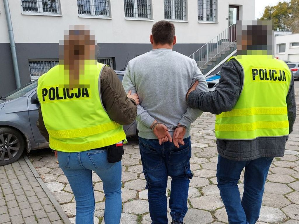 kmp chełm, pożar, gospodarstwo, obora, słoma, straty, zatrzymany, podpalacz