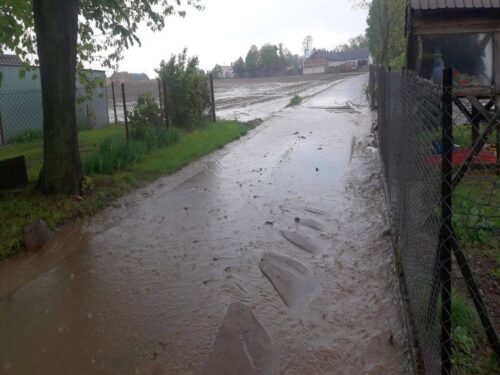 francja, macron, powódź, powodzie, podtopienia, zalania, rolnicy