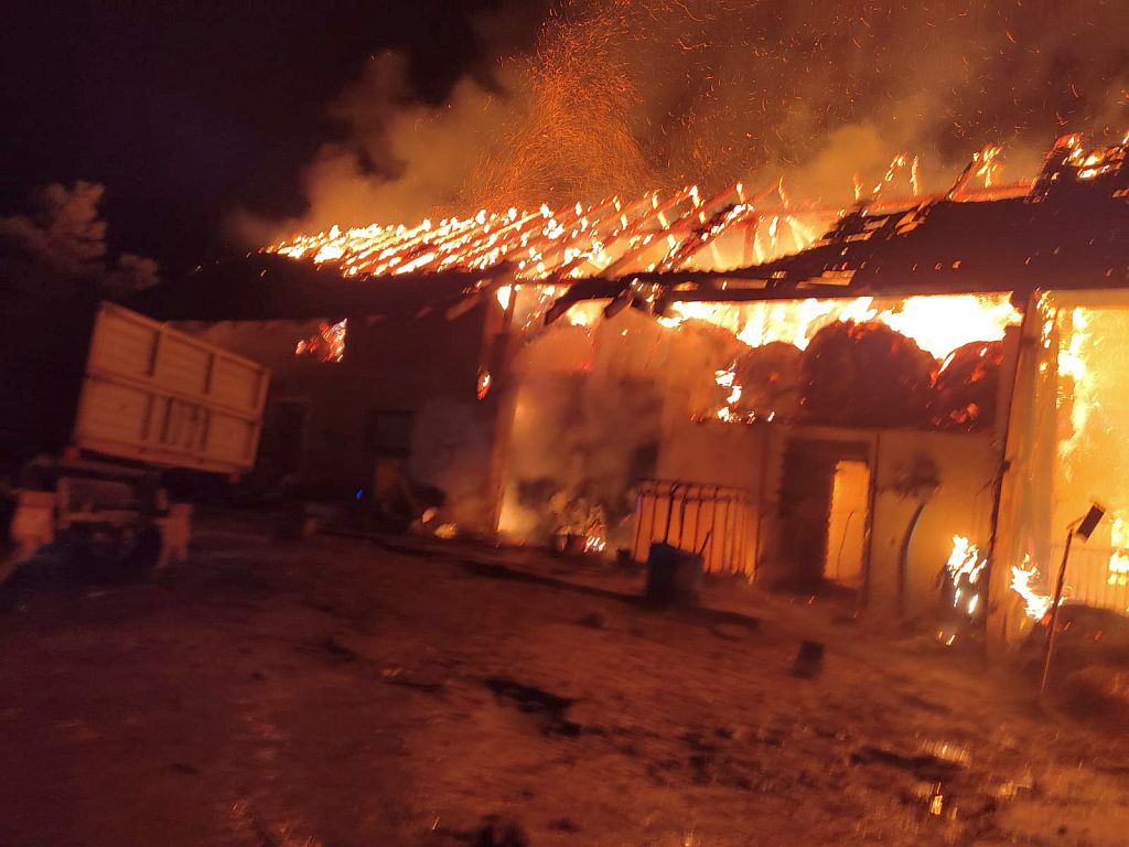 kp psp bochnia, gospodarstwo, pożar, ewakuacja, martwe zwierzęta, akcja gaśnicza, osp