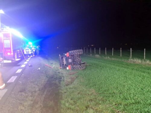kpp opatów, wypadek, zdarzenie drogowe, zderzenie, ciągnik, auto, osobówka, ranny traktorzysta