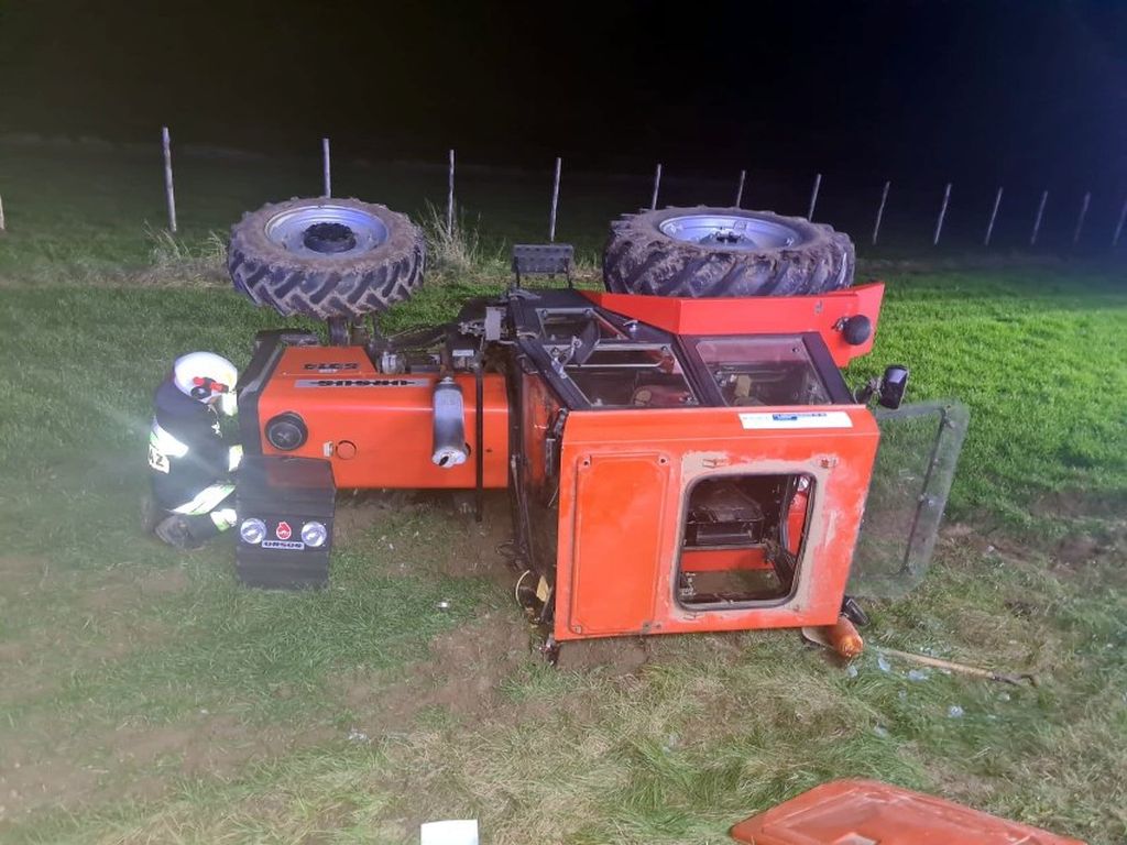 kpp opatów, wypadek, zdarzenie drogowe, zderzenie, ciągnik, auto, osobówka, ranny traktorzysta