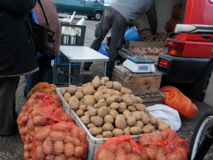 gus, dane, targowisko, bazar, sprzedaż, handel, płody rolne, rolnicy