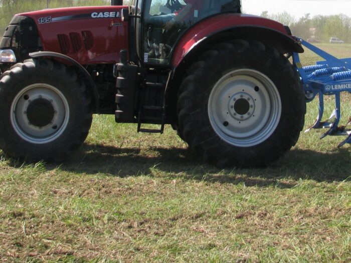 kpp kościan, kolizja, zdarzenie drogowe, skrzynka gazowa, wyciek gazu, ciągnik, pijany traktorzysta