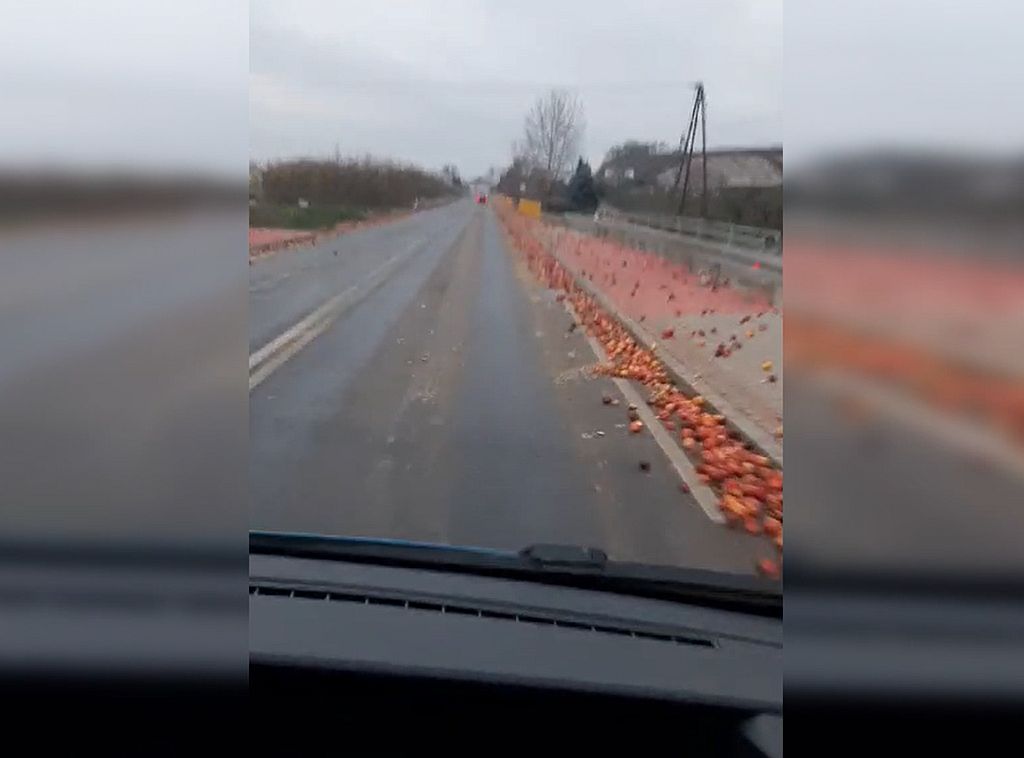 kpp sandomierz, transport, ciężarówki, zgubiony ładunek, jabłka, buraki, zabezpieczenie ładunku