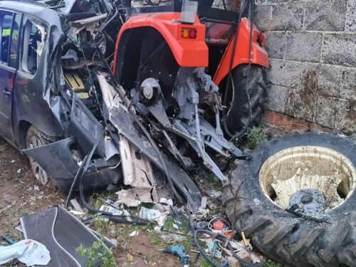 kmp płock, osp słubice, wypadek, zdarzenie drogowe, zderzenie, auto, ciągnik, śmierć kierowcy