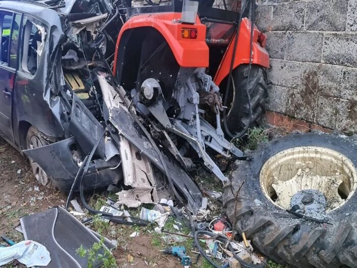 kmp płock, osp słubice, wypadek, zdarzenie drogowe, zderzenie, auto, ciągnik, śmierć kierowcy