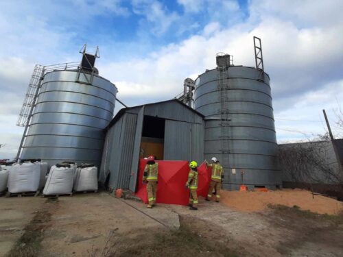 wypadek, silos, zboże, upadek, śmierć mężczyzny, kp psp tomaszów mazowiecki, osp