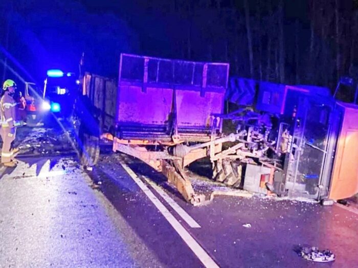 podlaska policja, wypadek, zdarzenie drogowe, zderzenie, auto, ciągnik, rozrzutnik, śmierć kierowcy