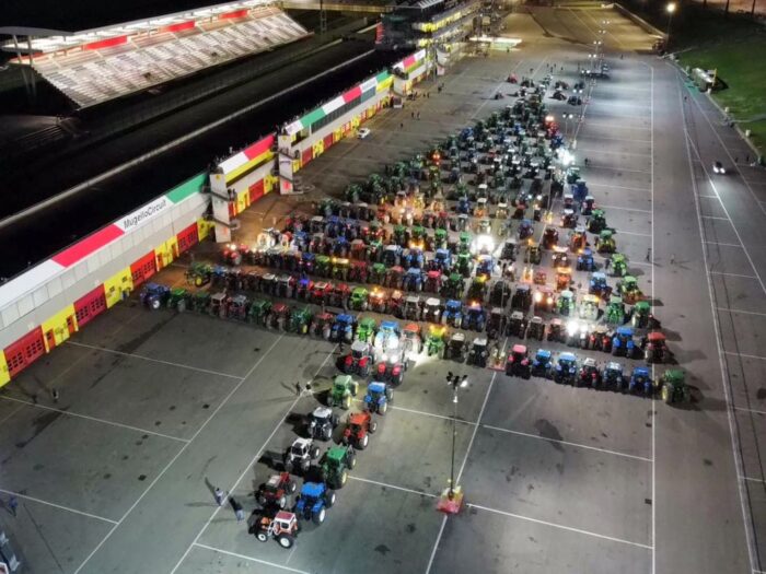 włochy, tor samochodowy, ciągniki, traktory, choinka, akcja, rekord