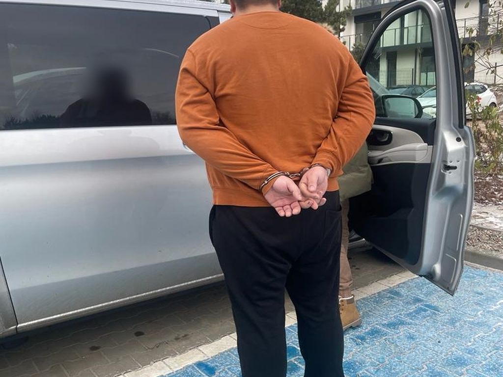 kmp łomża, oszustwo, ogłoszenia, oferty, sprzedaż, zaliczki, maszyny rolnicze, areszt, zarzuty