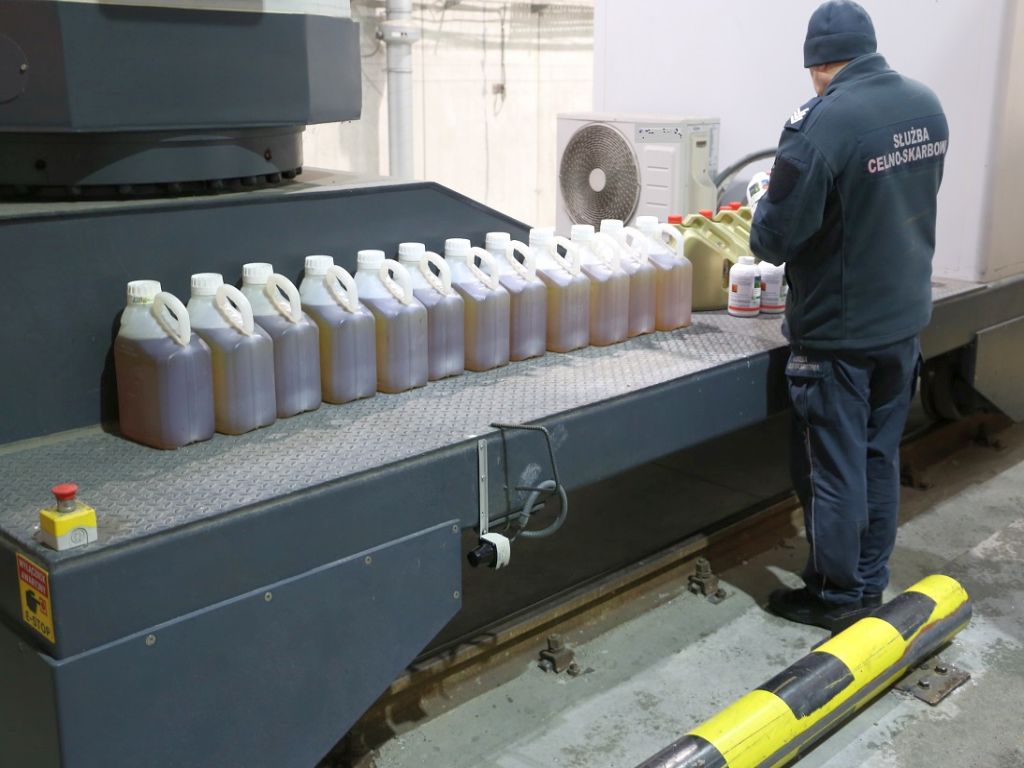 kas, przejście graniczne, granica, kontrola, ciężarówka, przemyt, pestycydy