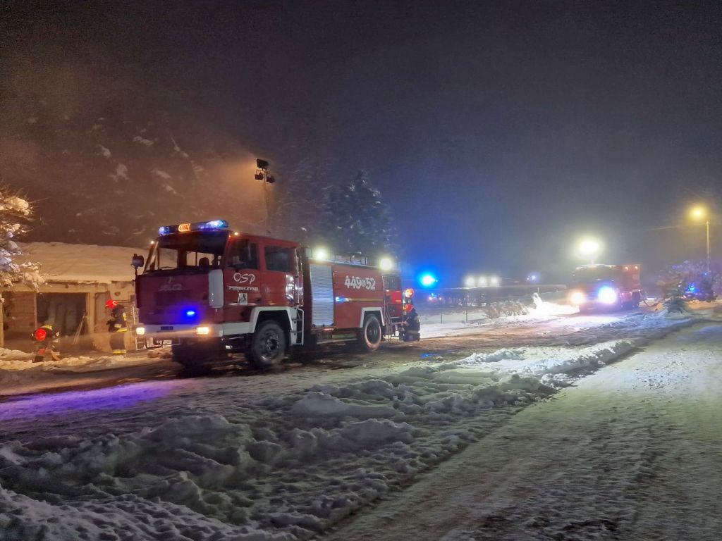kp psp kartuzy, pożar, ferma, drób, kurnik, kury, straty