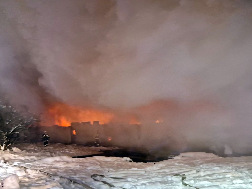 kp psp kartuzy, pożar, ferma, drób, kurnik, kury, straty