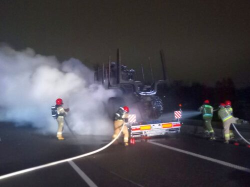 kp psp ostróda, pożar, harwester, maszyna leśna, laweta