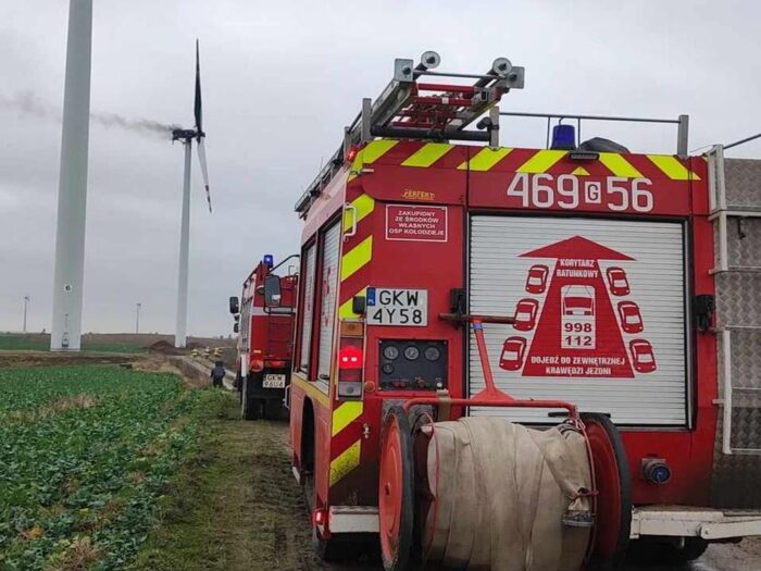 pożar, gondola wiatraka, wiatrak, farma wiatrowa