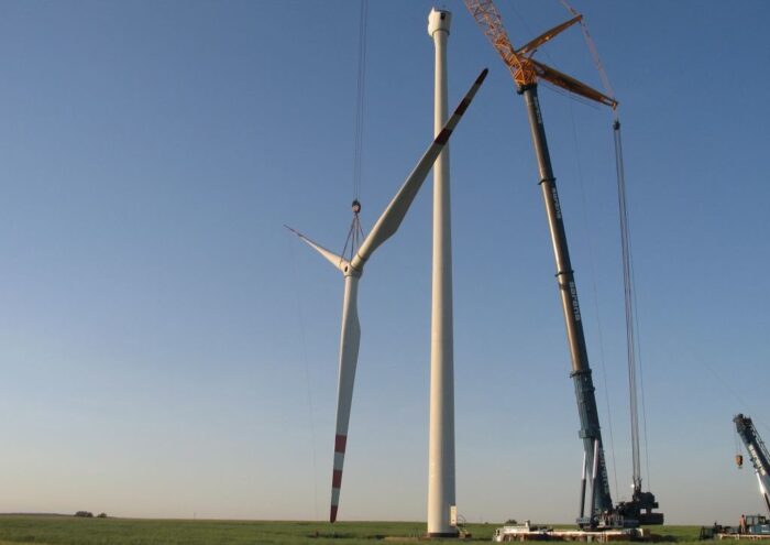 wiceminister, jabłoński, wiatraki, farmy wiatrowe, ustawa wiatrakowa, energia wiatru, turbiny