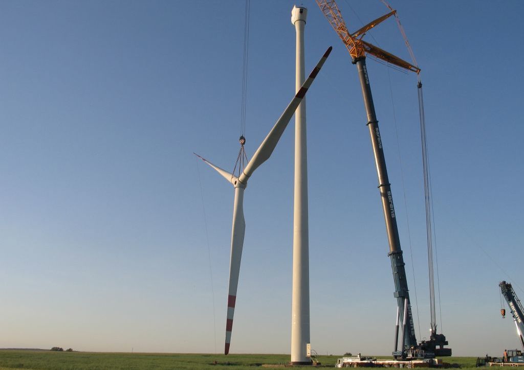 wiceminister, jabłoński, wiatraki, farmy wiatrowe, ustawa wiatrakowa, energia wiatru, turbiny