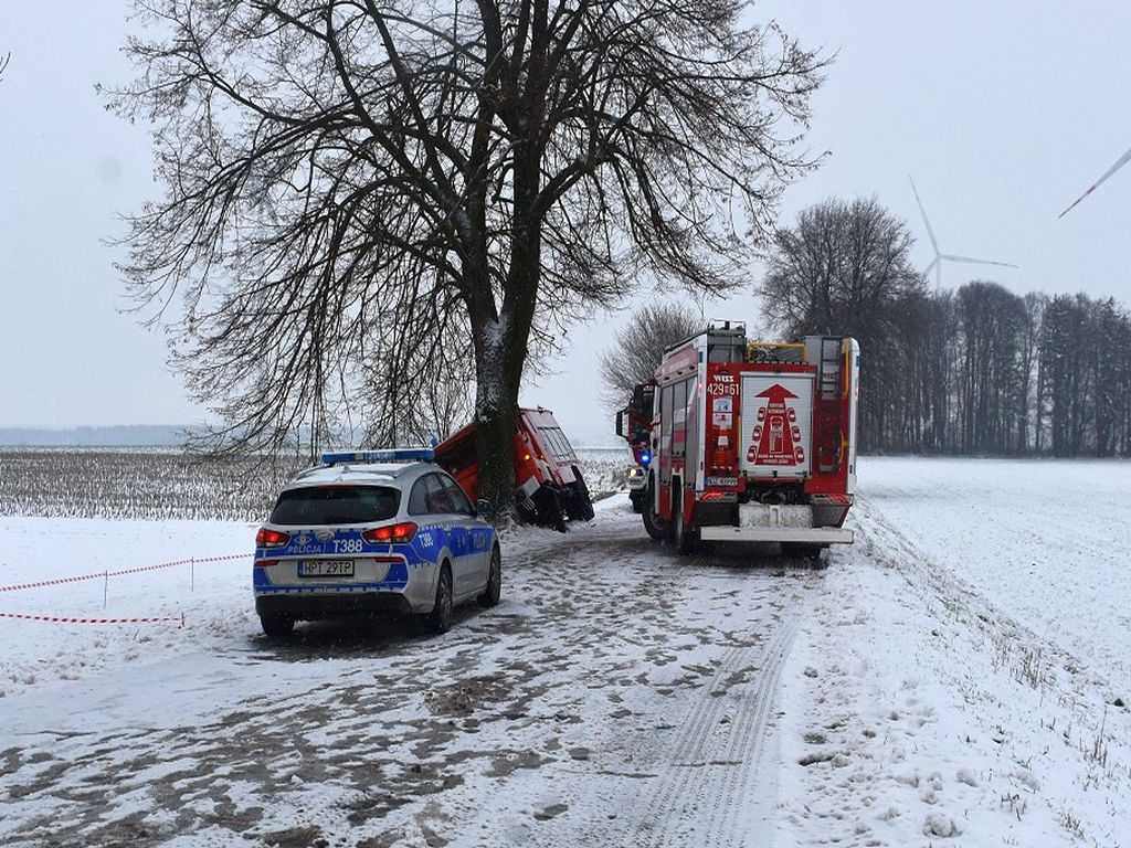 kpp działdowo, wypadek, zdarzenie drogowe, zderzenie, wóz osp, osp, druhowie