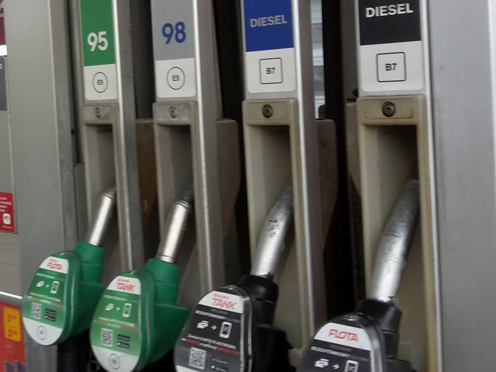 rynek paliw, paliwa, ceny, stacje, autogaz, olej napędowy, benzyna