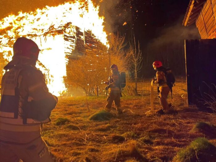 pożar, gospodarstwo, stodoła, cielęta