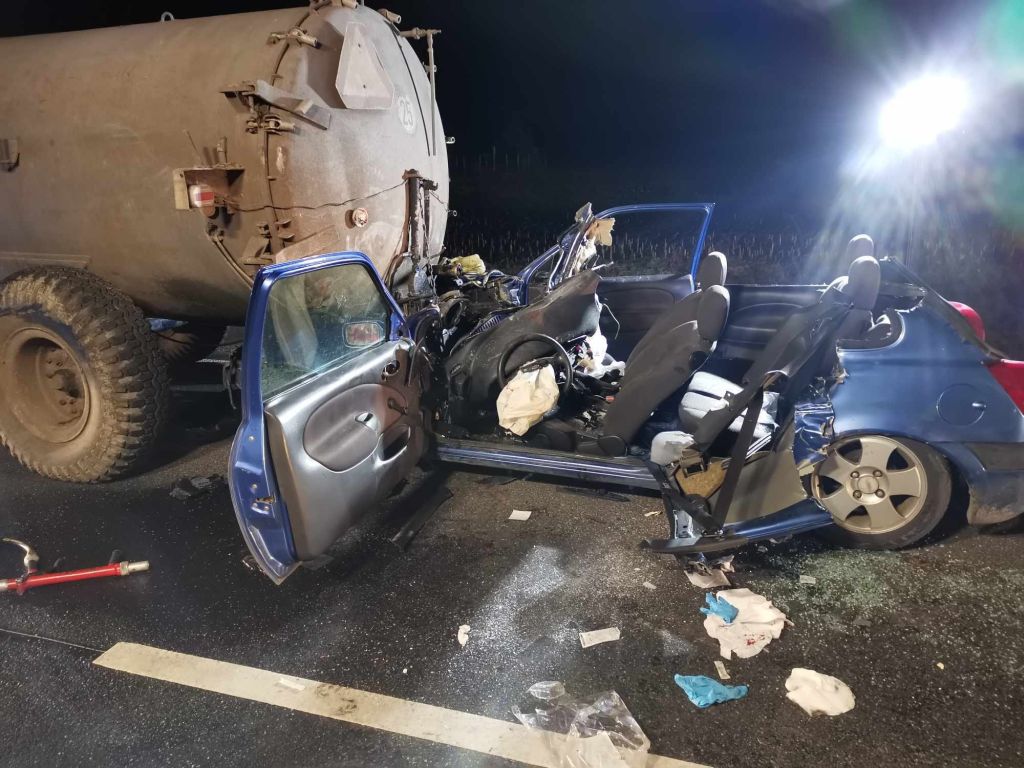 wypadek, zdarzenie drogowe, ciągnik, wóz asenizacyjny