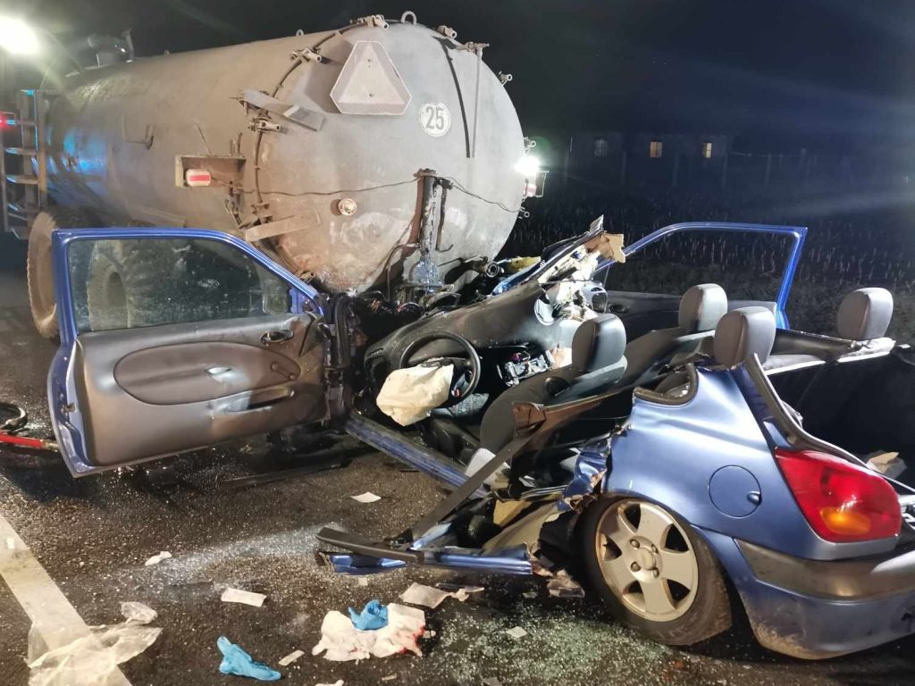 wypadek, zdarzenie drogowe, ciągnik, wóz asenizacyjny