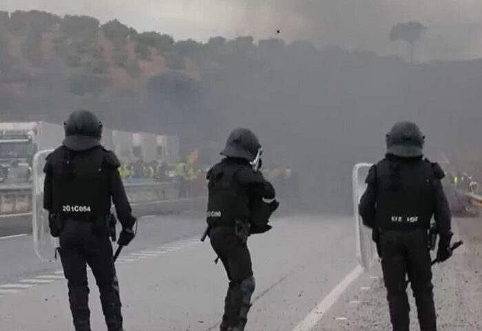 hiszpania, protest rolników, transportowcy, policja
