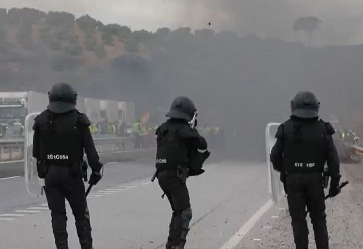 hiszpania, protest rolników, transportowcy, policja