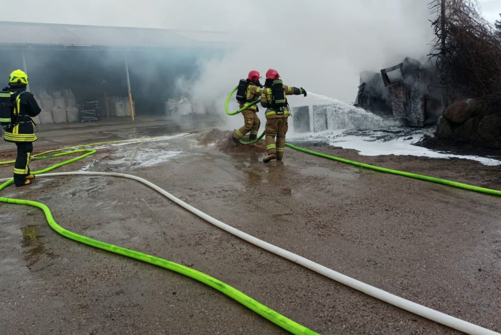pożar w gospodarstwie, magazyn paliwowy, zbiorniki z paliwem, olej napędowy