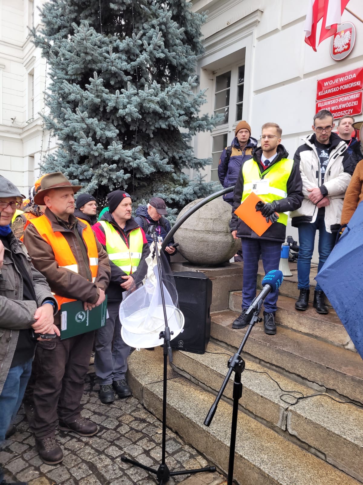 protest rolników w warszawie, siedziba pis, ustawa o ochronie zwierząt, agrounia