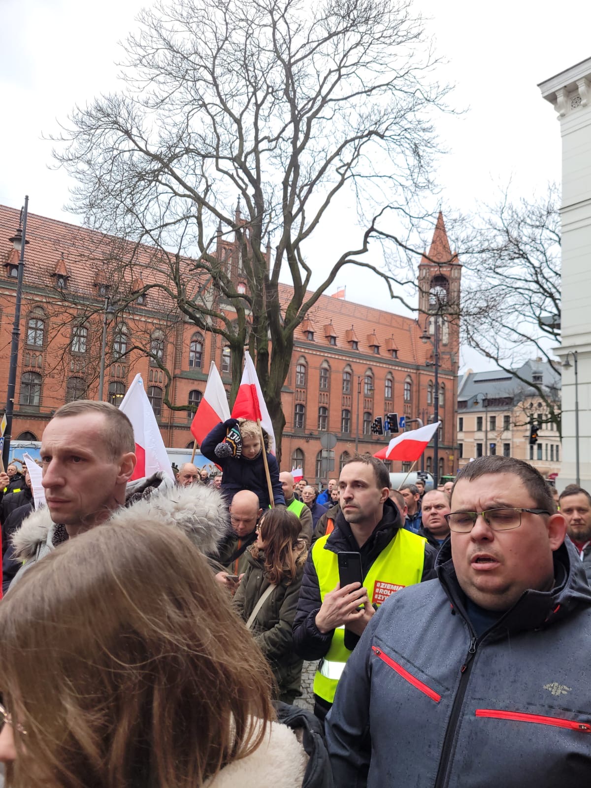 protest rolników w warszawie, siedziba pis, ustawa o ochronie zwierząt, agrounia