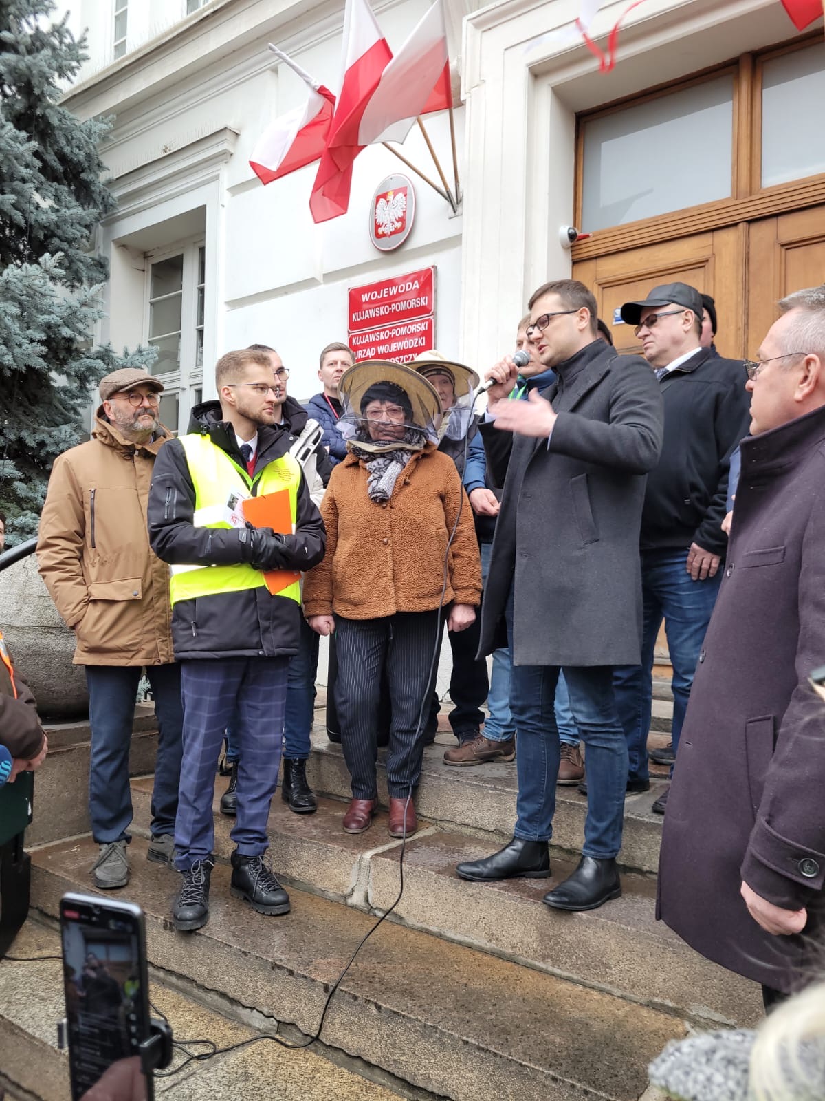 protest rolników w warszawie, siedziba pis, ustawa o ochronie zwierząt, agrounia
