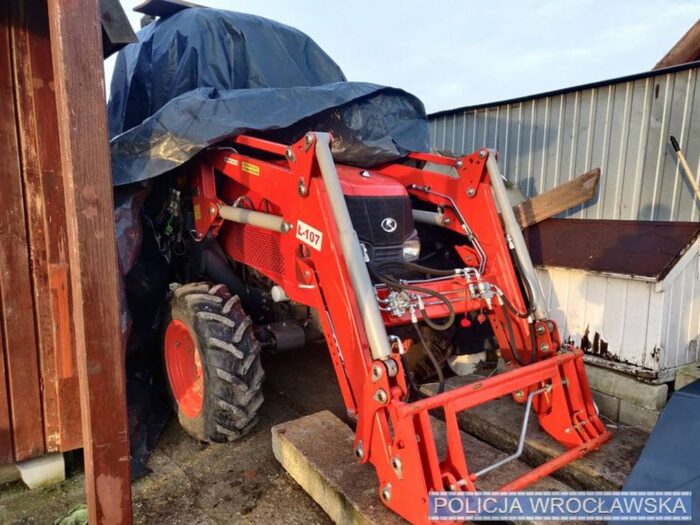 samochodówka, kradzione ciągniki, skradziony ciągnik, odzyskany ciągnik