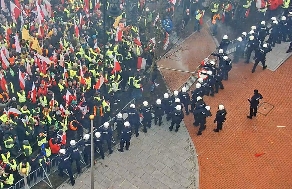 policja, ranni policjanci, zatrzymania, mandaty