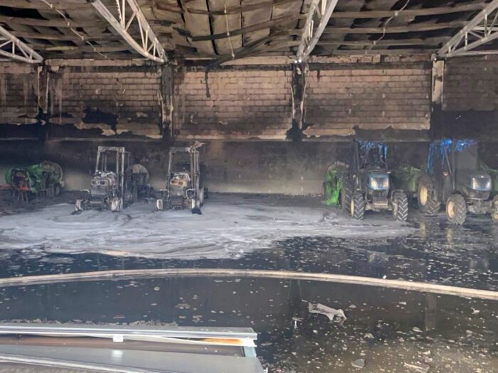 kp psp śrem, pożar, hala garażowa, ciągniki