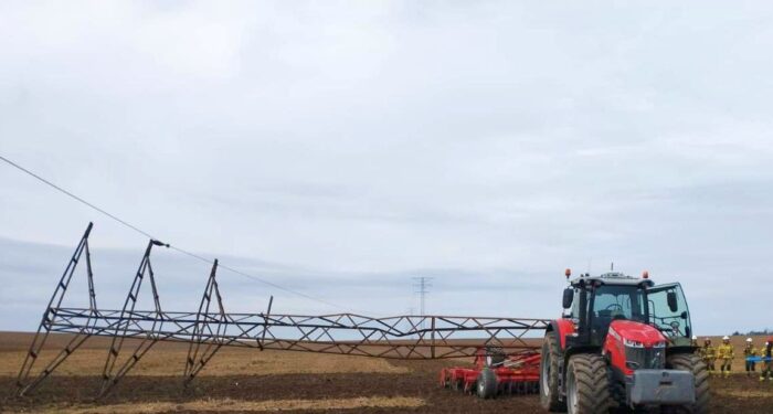 kp psp złotoryja, zdarzenie, ciągnik, prace polowe