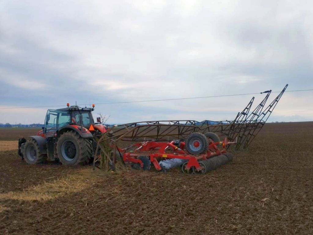 kp psp złotoryja, zdarzenie, ciągnik, prace polowe