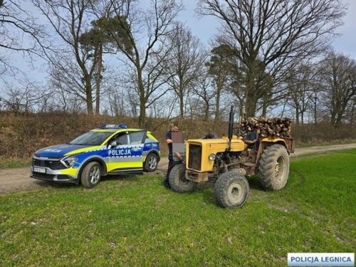 traktorzysta, ciągnik, przyczepa, ucieczka