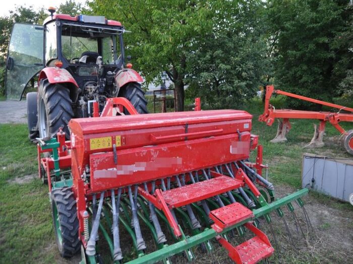 kpp gniezno, wypadek, prace rolne, siewnik