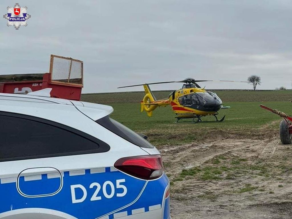 gospodarstwo, wypadek, naprawa dachu, ładowarka