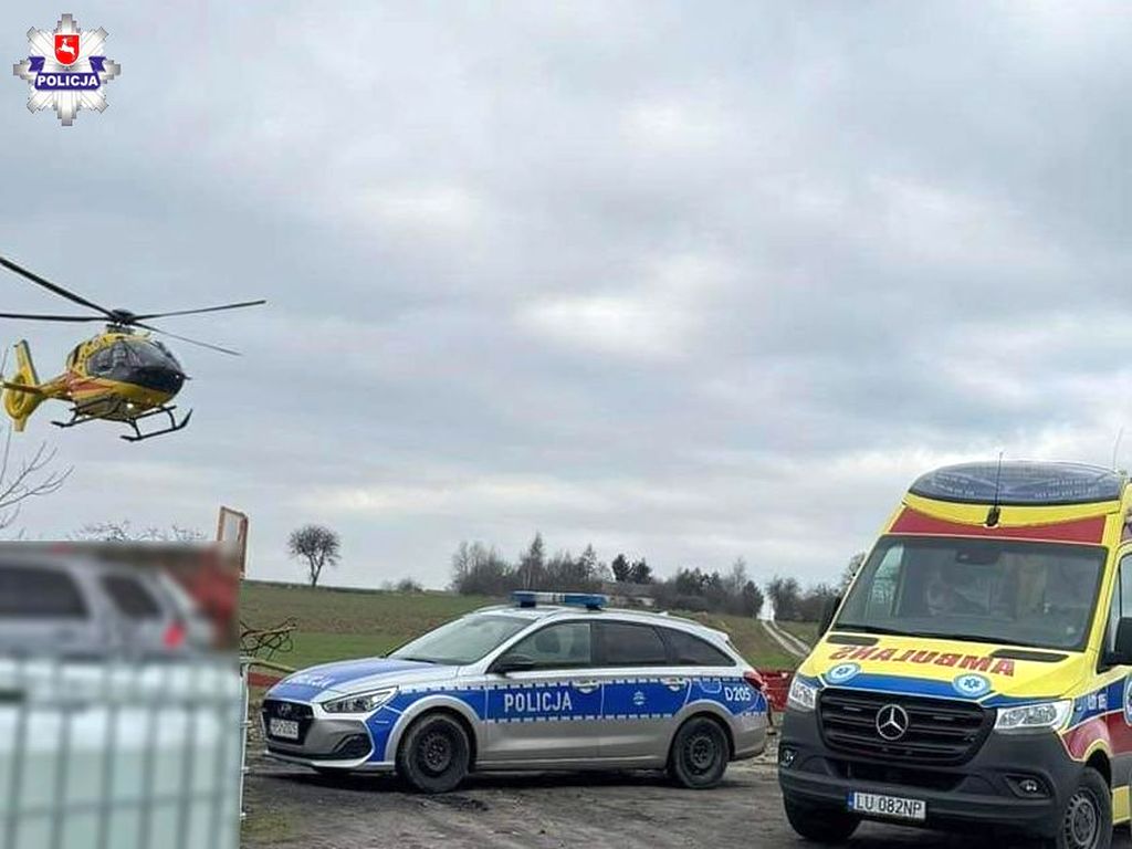 gospodarstwo, wypadek, naprawa dachu, ładowarka